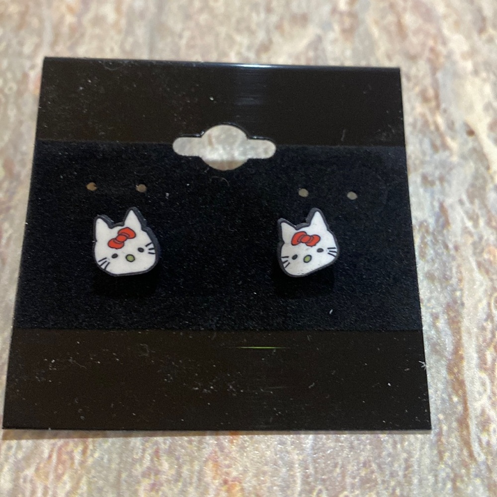 NEW HELLO KITTY Earrings